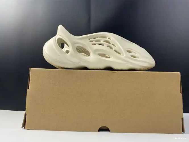 Sand FY4567 Yeezy Foam RNNR Adidas 0501